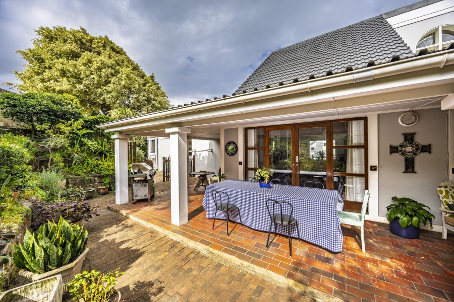 4 Bedroom Property for Sale in Bonza Bay Eastern Cape